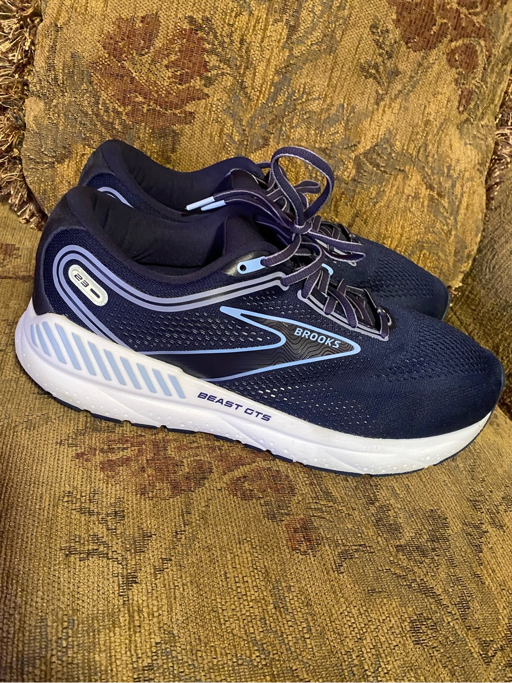 Brooks Beast GTS 23 Men's Running Shoes EXTRA WIDE size 11 retail $169